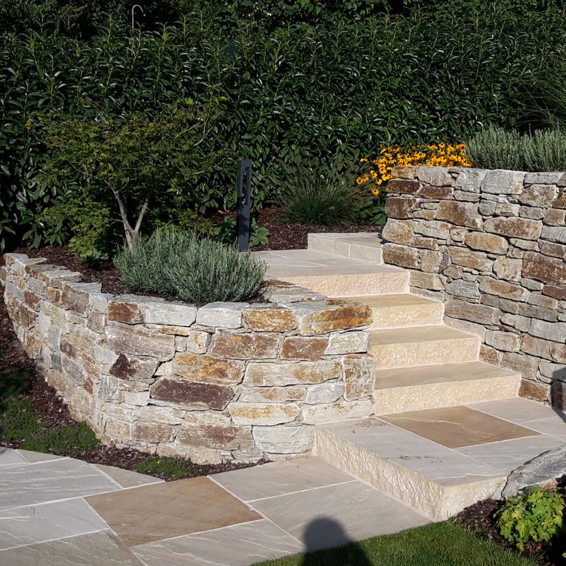 Stein im Garten | DALLHAMMER GmbH