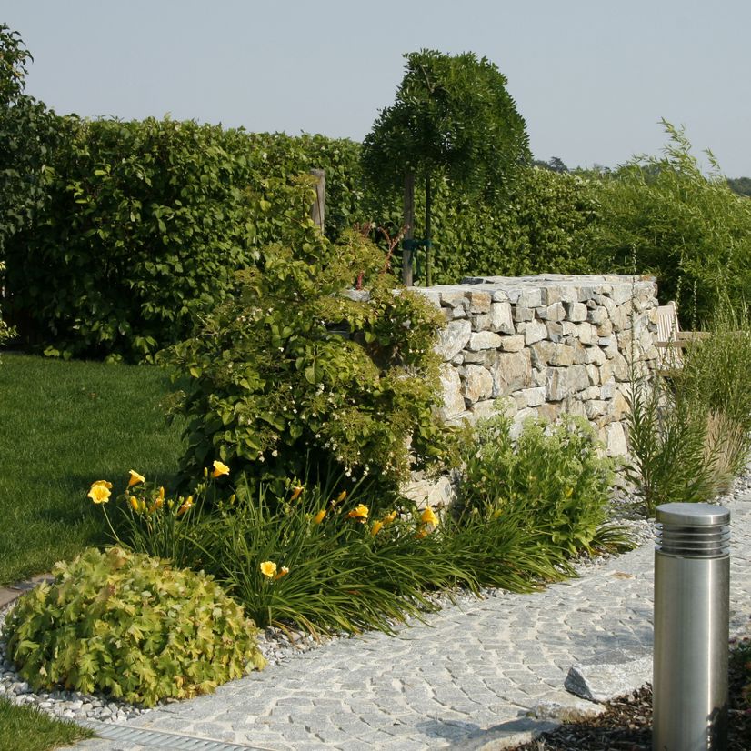 Stein im Garten | DALLHAMMER GmbH